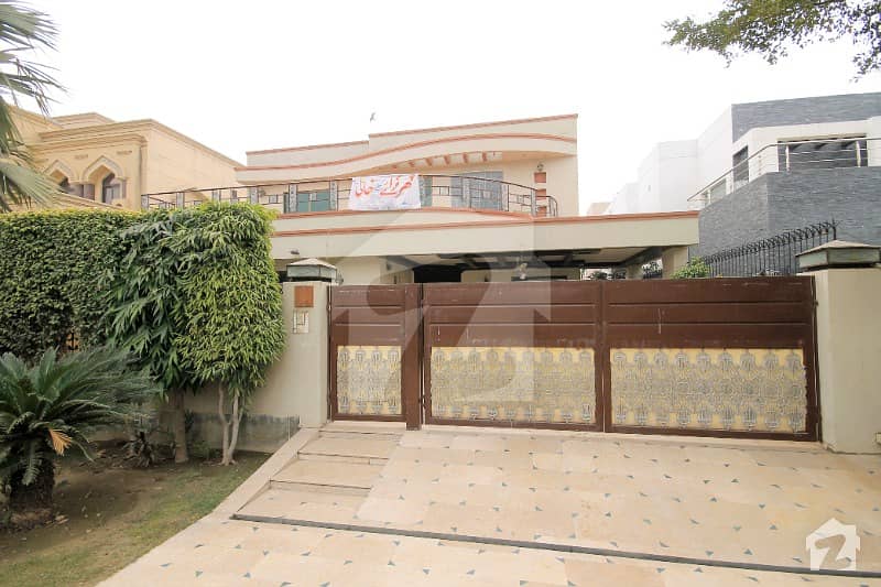 20 Marla Well Maintained House Near Jalal Sons Must once visit