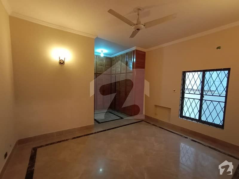 01 Kanal Upper Portion For Rent In Phase 4