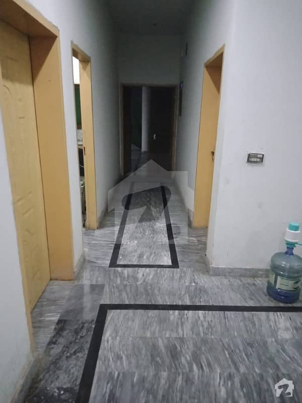 ایل ڈی اے ایوینیو لاہور میں 12 کمروں کا 2 کنال مکان 1.7 لاکھ میں کرایہ پر دستیاب ہے۔