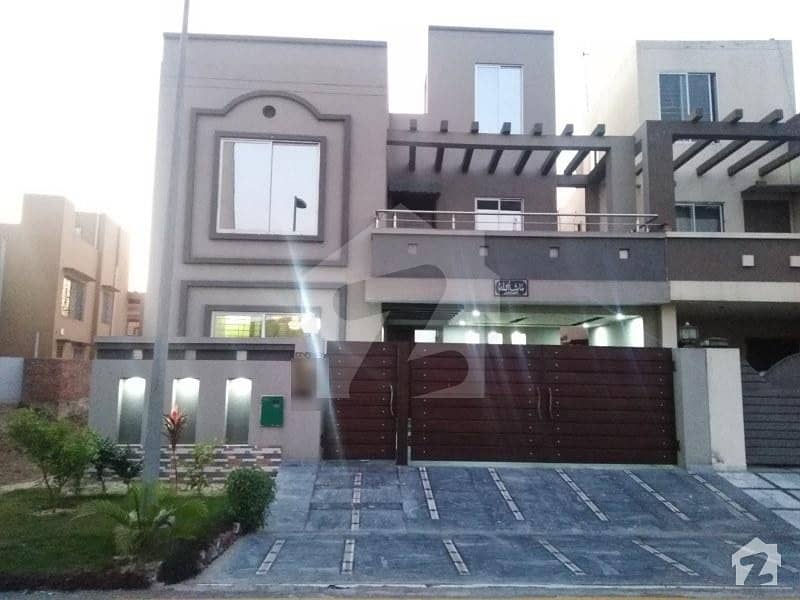 8.75 Marla Double Storey Facing Park House Is Available For Sale