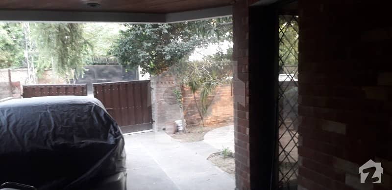 گارڈن ٹاؤن - ابو بھکر بلاک گارڈن ٹاؤن لاہور میں 6 کمروں کا 1 کنال مکان 4.7 کروڑ میں برائے فروخت۔