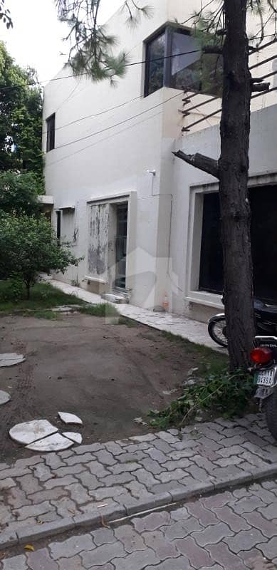 ماڈل ٹاؤن ۔ بلاک کے ماڈل ٹاؤن لاہور میں 4 کمروں کا 1 کنال مکان 5.5 کروڑ میں برائے فروخت۔