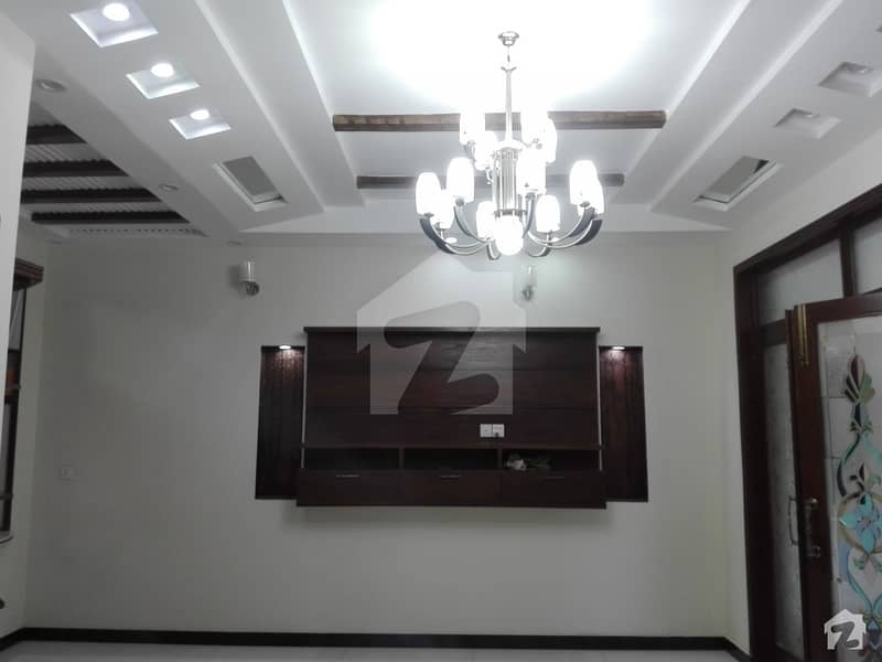 گلشنِ احباب لاہور میں 7 کمروں کا 10 مرلہ مکان 64 ہزار میں کرایہ پر دستیاب ہے۔