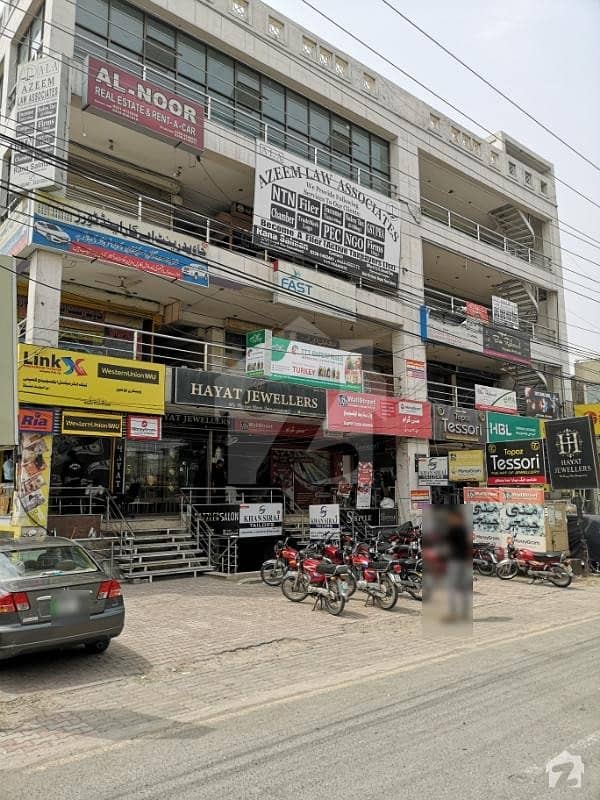 پی آئی اے مین بلیوارڈ لاہور میں 0.44 مرلہ دکان 18 لاکھ میں برائے فروخت۔