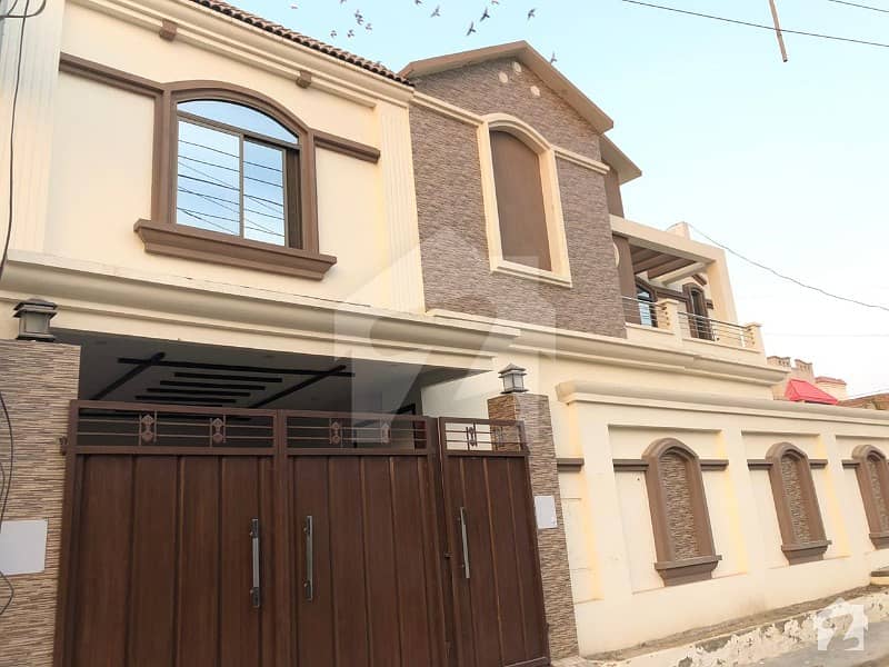 فضیلت ٹاؤن رحیم یار خان میں 5 کمروں کا 8 مرلہ مکان 1.7 کروڑ میں برائے فروخت۔