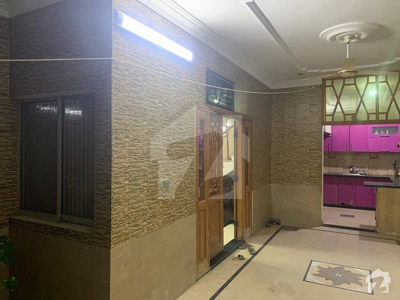یونیورسٹی روڈ کراچی میں 9 کمروں کا 14 مرلہ مکان 3.1 کروڑ میں برائے فروخت۔