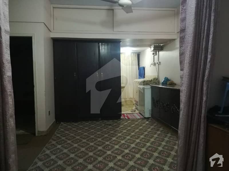 ناظم آباد - بلاک 5سی ناظم آباد کراچی میں 2 کمروں کا 4 مرلہ فلیٹ 23 ہزار میں کرایہ پر دستیاب ہے۔