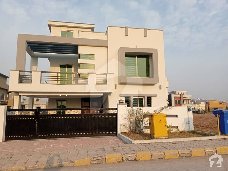 Fantastic Location - 10 Marla Single Unit House For Rent