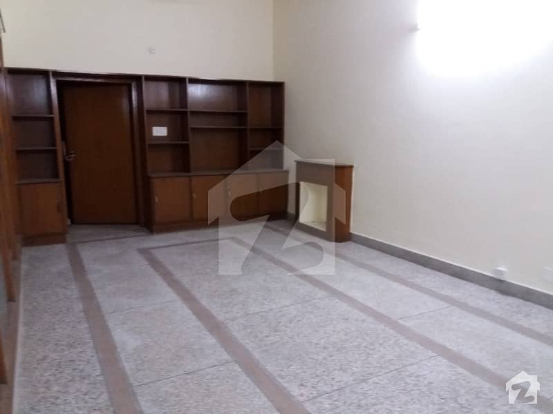 355 Sq Yards Ground Portion For Rent In G9
