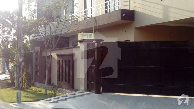 ائیر لائن ہاؤسنگ سوسائٹی لاہور میں 8 کمروں کا 10 مرلہ مکان 3.7 کروڑ میں برائے فروخت۔