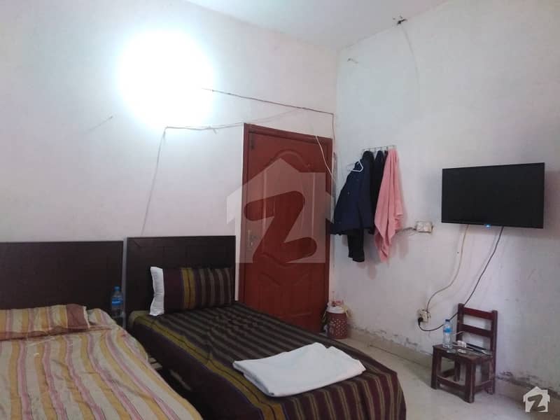 گلبرگ لاہور میں 3 کمروں کا 1 مرلہ کمرہ 7 ہزار میں کرایہ پر دستیاب ہے۔