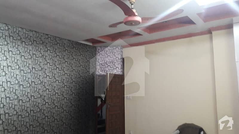 Luxury Room In 10 Marla House Available For Rent In Gulberg Lahore