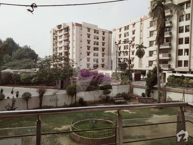 فریرے ٹاؤن کراچی میں 3 کمروں کا 9 مرلہ فلیٹ 90 ہزار میں کرایہ پر دستیاب ہے۔
