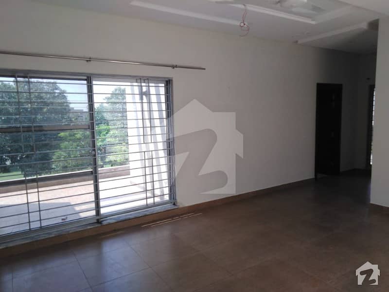 1 Kanal 3 Bed Upper Portion With Drawing Dinning Tv Lounge Kitchen Of A Beautiful House
