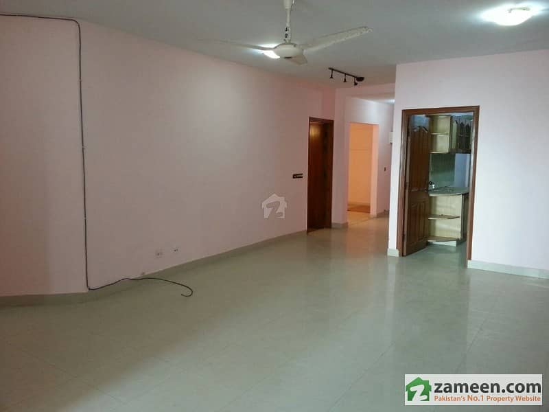 ڈی ایچ اے ڈیفینس کراچی میں 3 کمروں کا 8 مرلہ فلیٹ 75 ہزار میں کرایہ پر دستیاب ہے۔