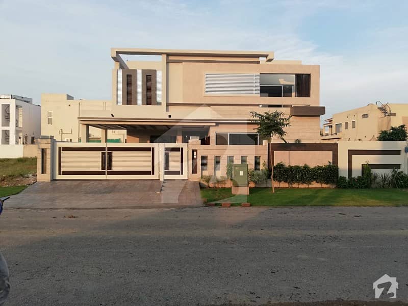 Leads Presenting 1 Kanal Lavish Bungalow On Prime Location In Phase 6