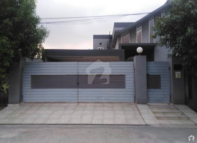 1 Kanal Tile Floor House Is Available For Sale