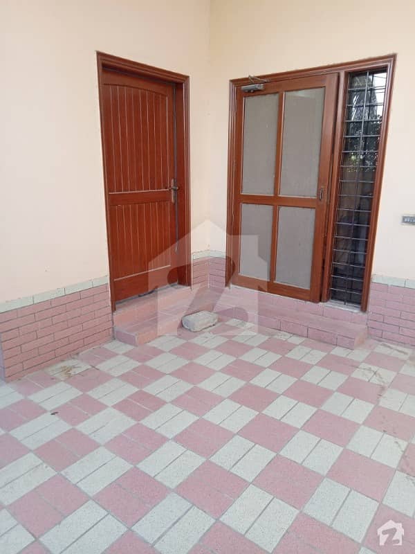 200 Sq Yards House Available For Rent