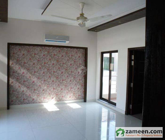 Out Class 10 Marla House For Sale In Bahria Town