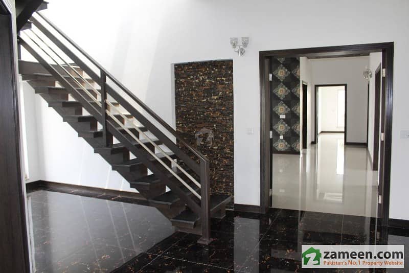 Outclass 10 Marla House For Sale In Bahria Town