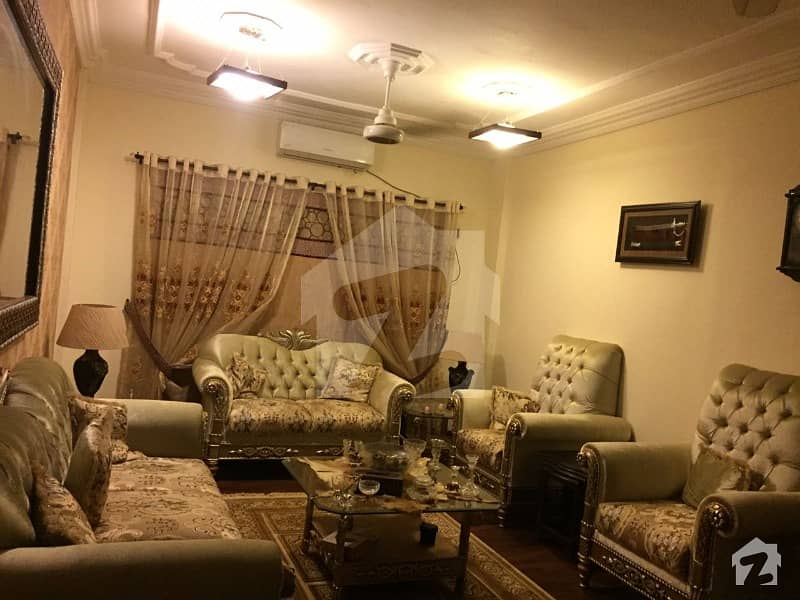 کلفٹن ۔ بلاک 3 کلفٹن کراچی میں 3 کمروں کا 7 مرلہ فلیٹ 3.5 کروڑ میں برائے فروخت۔