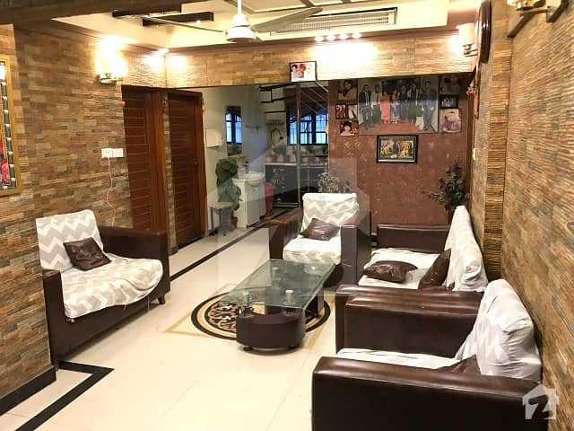 کلفٹن ۔ بلاک 2 کلفٹن کراچی میں 5 کمروں کا 10 مرلہ پینٹ ہاؤس 2.15 کروڑ میں برائے فروخت۔