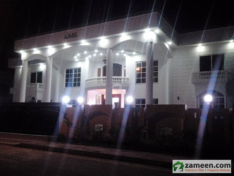 بحریہ ٹاؤن راولپنڈی راولپنڈی میں 11 کمروں کا 2.25 کنال مکان 11 کروڑ میں برائے فروخت۔
