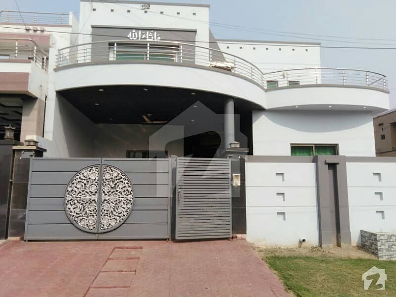 ایڈن گارڈنز فیصل آباد میں 6 کمروں کا 9 مرلہ مکان 2.5 کروڑ میں برائے فروخت۔