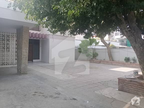 1000 Sq Yards Bungalow For Sale In DHA Phase 1