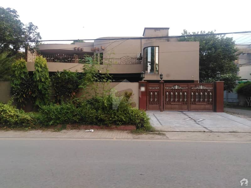 1 Kanal Corner House Is Available For Sale
