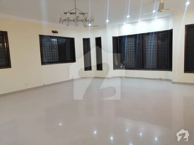 1000 Square Yard Freshly Renovated Bungalow Available For Rent In Phase 6