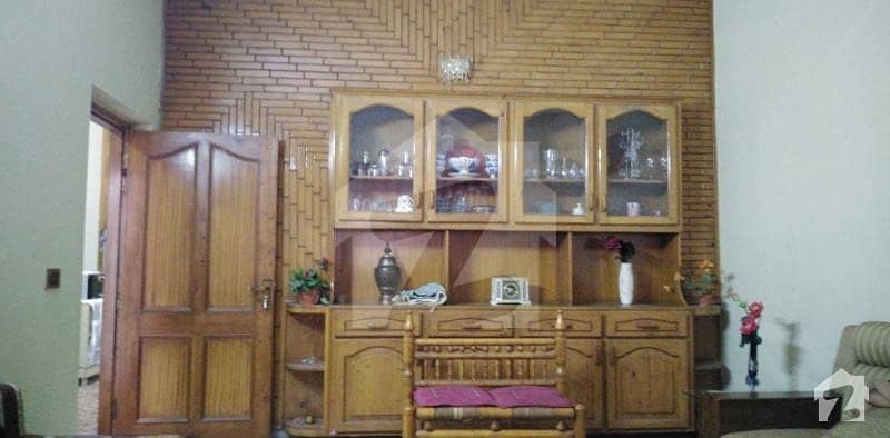 کے آر ایل روڈ راولپنڈی میں 6 کمروں کا 10 مرلہ مکان 1.5 کروڑ میں برائے فروخت۔