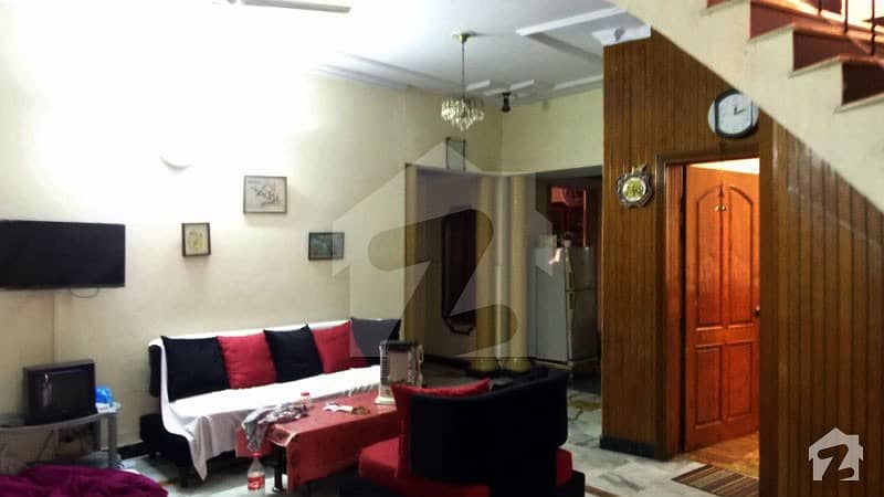 ڈی ایچ اے فیز 3 - بلاک زیڈ فیز 3 ڈیفنس (ڈی ایچ اے) لاہور میں 4 کمروں کا 10 مرلہ مکان 2.35 کروڑ میں برائے فروخت۔