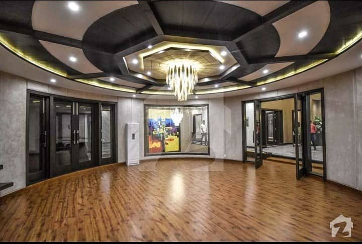 فتح شیر روڈ ساہیوال میں 9 کمروں کا 1.2 کنال مکان 4.5 کروڑ میں برائے فروخت۔