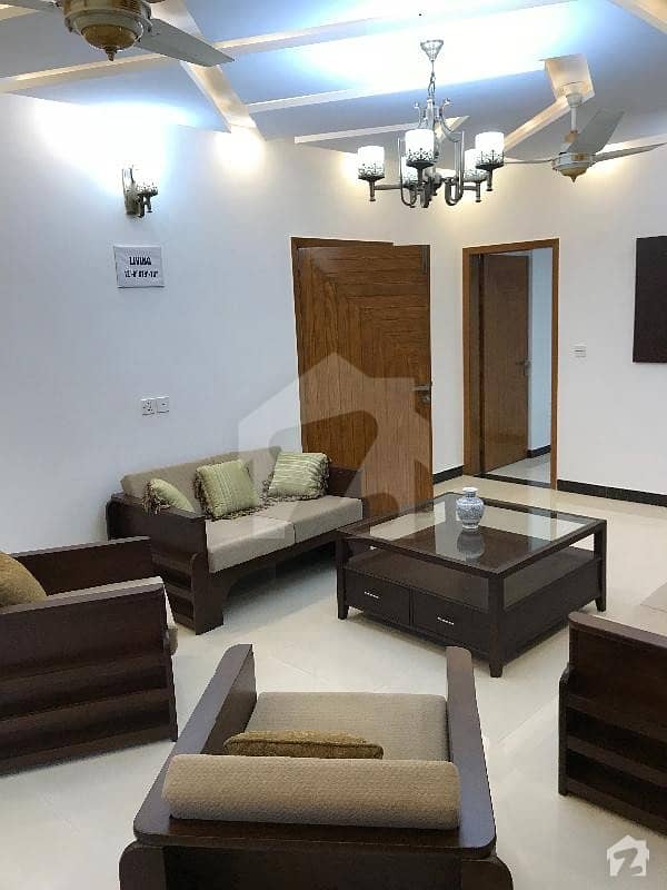 سرور روڈ کینٹ لاہور میں 7 کمروں کا 1 کنال مکان 6.75 کروڑ میں برائے فروخت۔