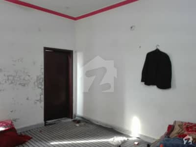 گُلدشت ٹاؤن لاہور میں 2 کمروں کا 4 مرلہ فلیٹ 17 ہزار میں کرایہ پر دستیاب ہے۔