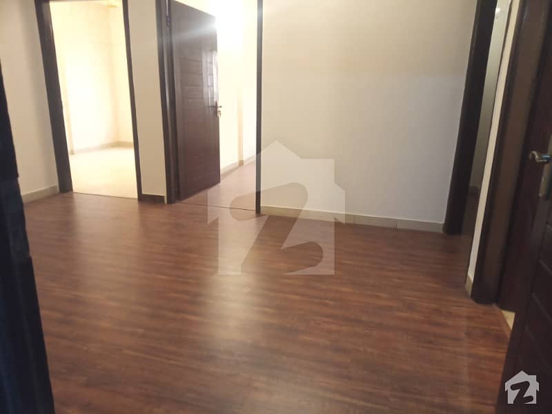 3bed apartment for sale in phase 6 Nishat commercial