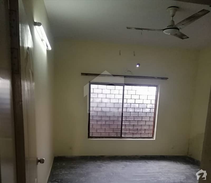 مورگاہ راولپنڈی میں 4 کمروں کا 6 مرلہ مکان 40 ہزار میں کرایہ پر دستیاب ہے۔