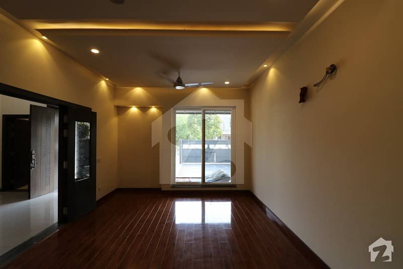 Sui Gass Society Offer 1 Kanal Elegant Bungalow Near Sector Park Commercial  Masjid Lahore