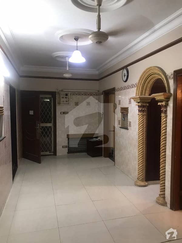 کلفٹن ۔ بلاک 5 کلفٹن کراچی میں 3 کمروں کا 7 مرلہ فلیٹ 1.7 کروڑ میں برائے فروخت۔