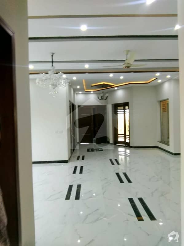 10 Marla Beautiful House Is Ready For Rent At Reasonable Price
