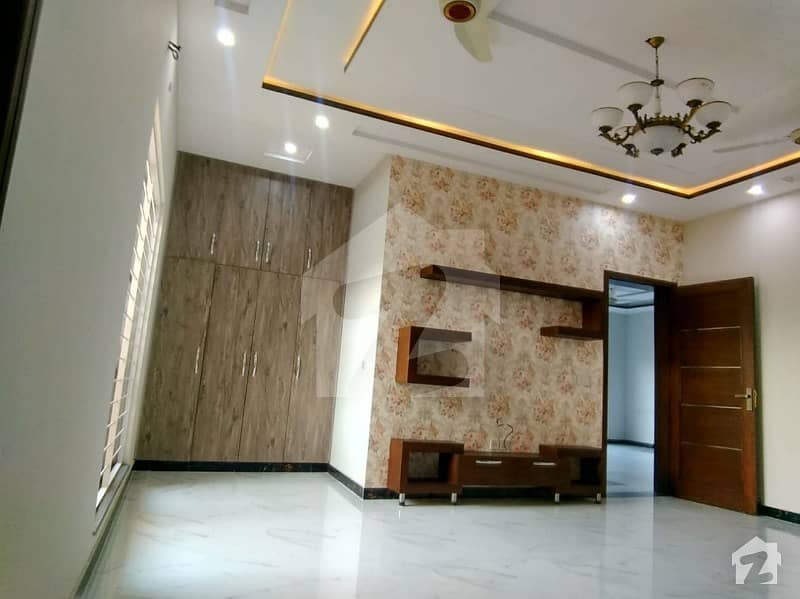 سکھ چین گارڈنز ۔ بلاک سی سکھ چین گارڈنز لاہور میں 2 کمروں کا 1 کنال مکان 50 ہزار میں کرایہ پر دستیاب ہے۔