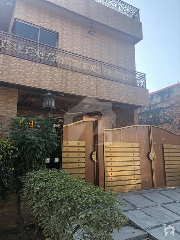 ازمیر ٹاؤن لاہور میں 5 کمروں کا 10 مرلہ مکان 2.2 کروڑ میں برائے فروخت۔