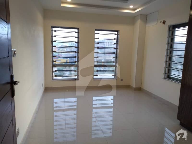 Beautiful Location 2 Bed Apartment For Rent With Lift