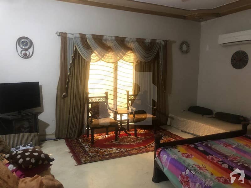 طارق گارڈنز ۔ بلاک ای طارق گارڈنز لاہور میں 5 کمروں کا 10 مرلہ مکان 2 کروڑ میں برائے فروخت۔