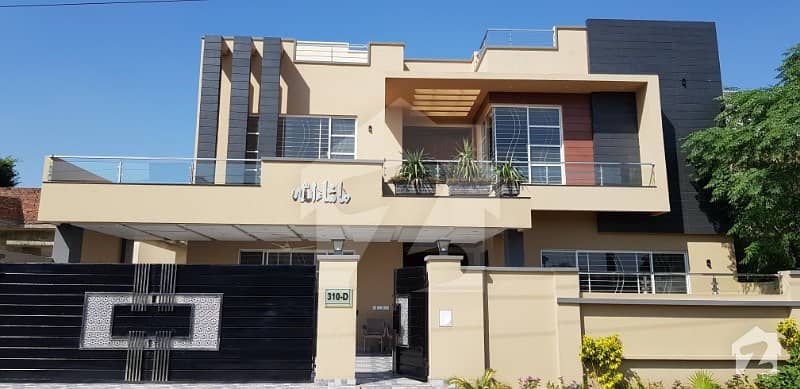 Lahore pak offer Double Unit Beautiful House Fasad Elegant Modern Design Villa 4 Khichan  2 Store  1 Servant Room  located in finest location of OPF LAHORE 20 Marla house located on 40 feet Road one minute walking distance from main park  White and Bright