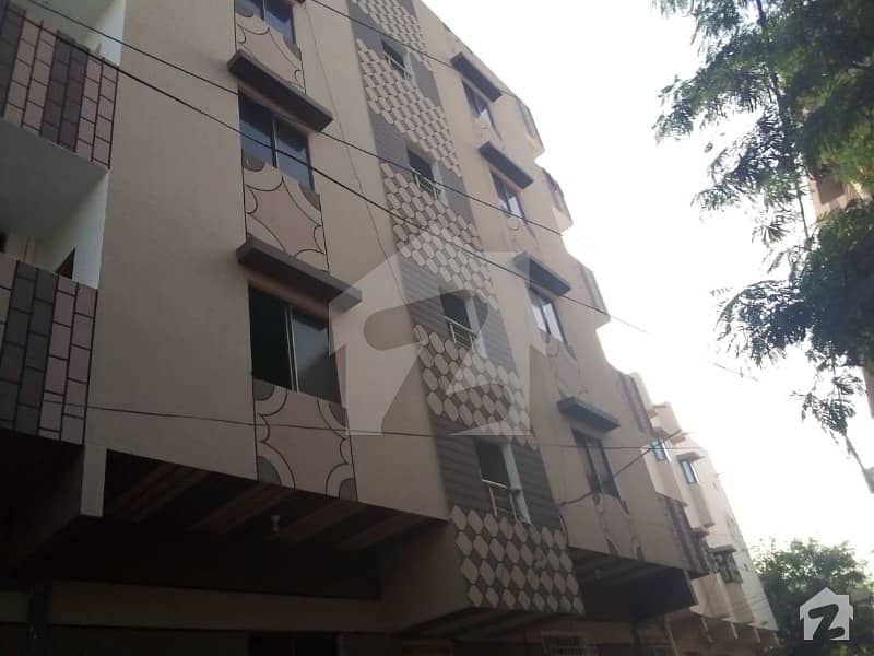 Flat Is Available For Sale in Mehmoodabad Green Bealt Feacing