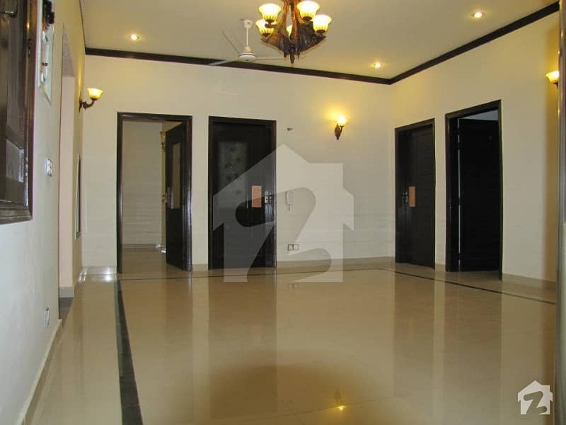 Bungalow For Rent 300 Sq Yard In Phase 6
