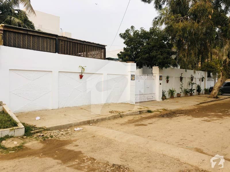 نارتھ ناظم آباد ۔ بلاک ڈبلیو نارتھ ناظم آباد کراچی میں 5 کمروں کا 1.26 کنال مکان 7.1 کروڑ میں برائے فروخت۔