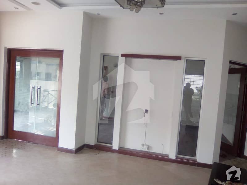 پنجاب کوآپریٹو ہاؤسنگ ۔ بلاک ای پنجاب کوآپریٹو ہاؤسنگ سوسائٹی لاہور میں 4 کمروں کا 10 مرلہ مکان 2.3 کروڑ میں برائے فروخت۔